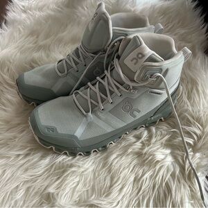 On Cloud Hiking Boots